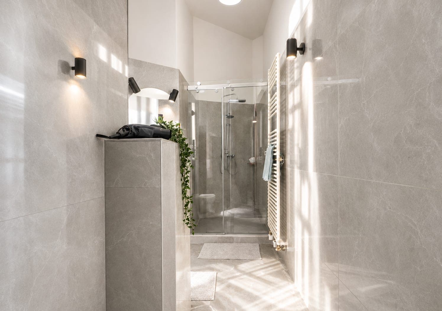 Bathroom in Brückenstraße, 1.OG, photograph 4 of 6