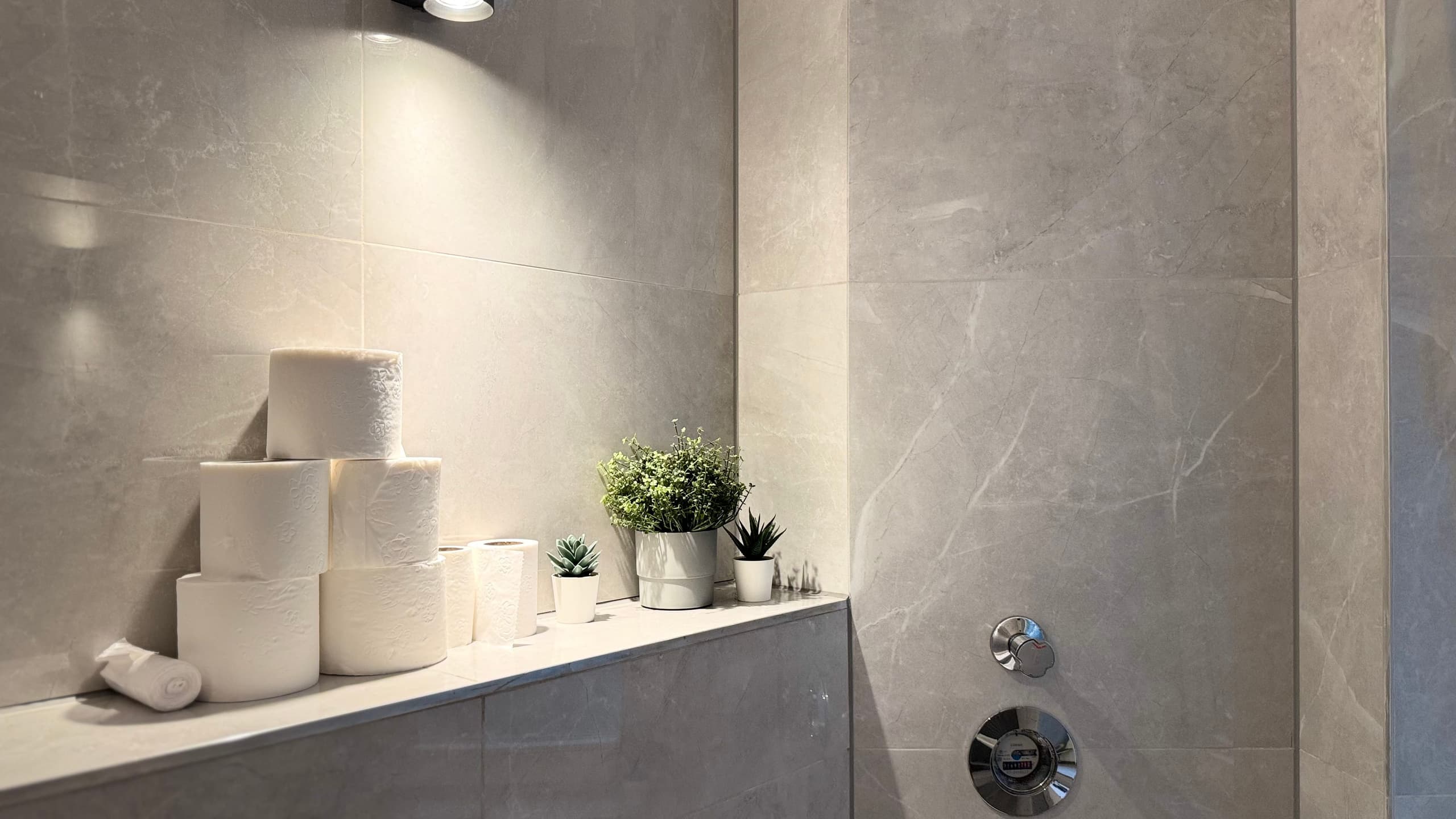 Bathroom in Brückenstraße, 1.OG, photograph 5 of 6
