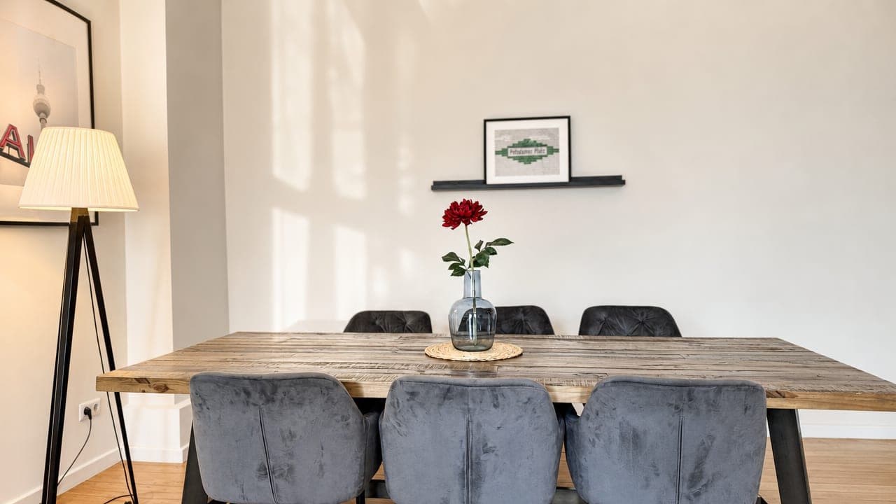 Dining area in Brückenstraße, 3.OG, photograph 1 of 5
