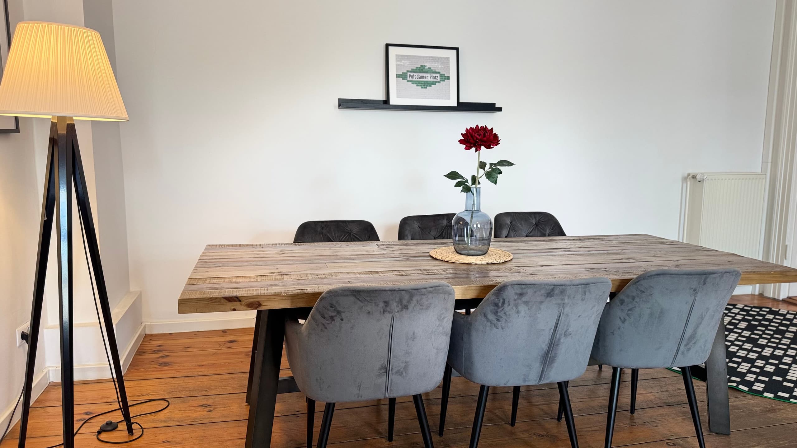 Dining area in Brückenstraße, 3.OG, photograph 2 of 5