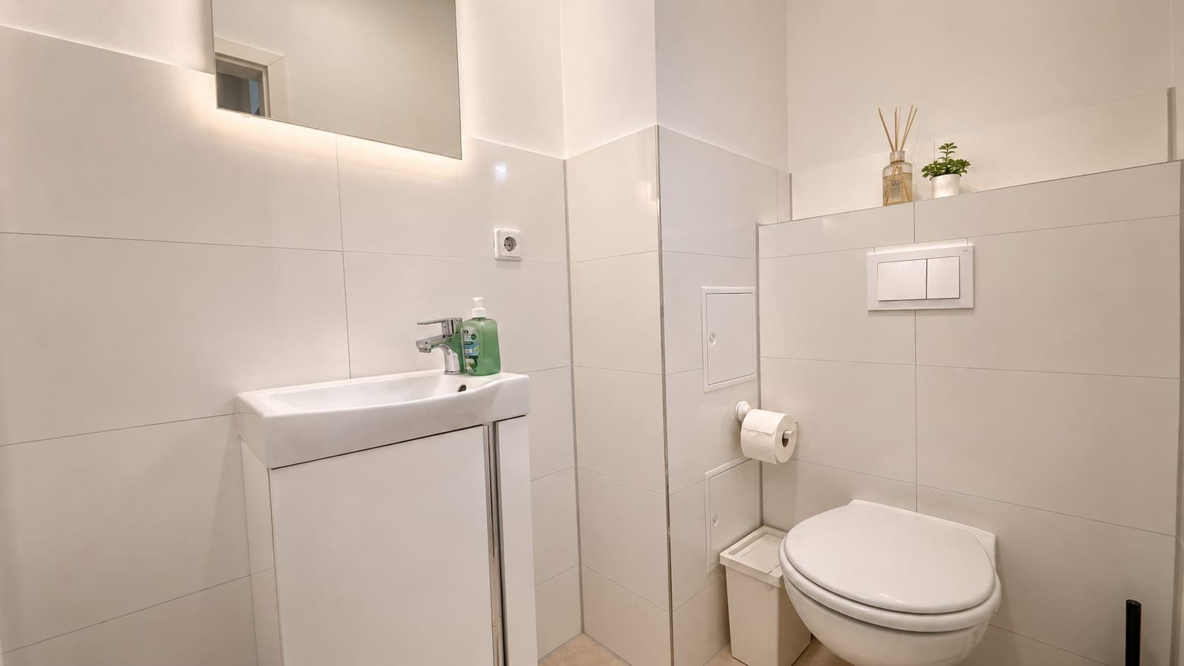 Bathroom in Flat 2022, photograph 1 of 3