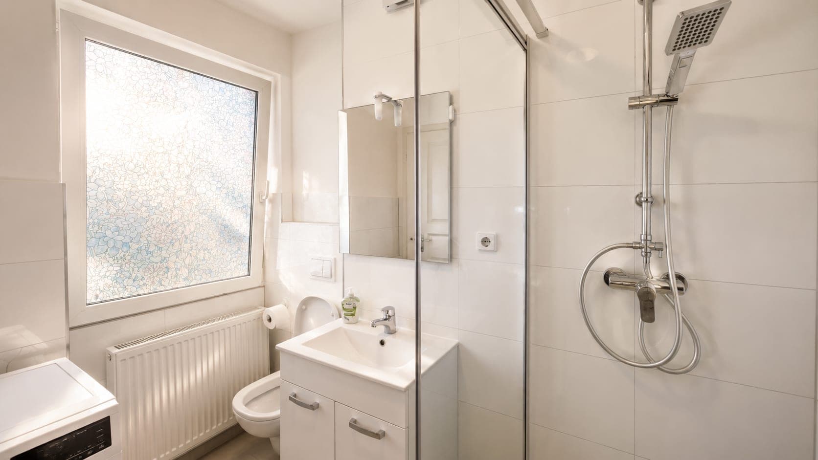 Bathroom in Flat 2022, photograph 2 of 3