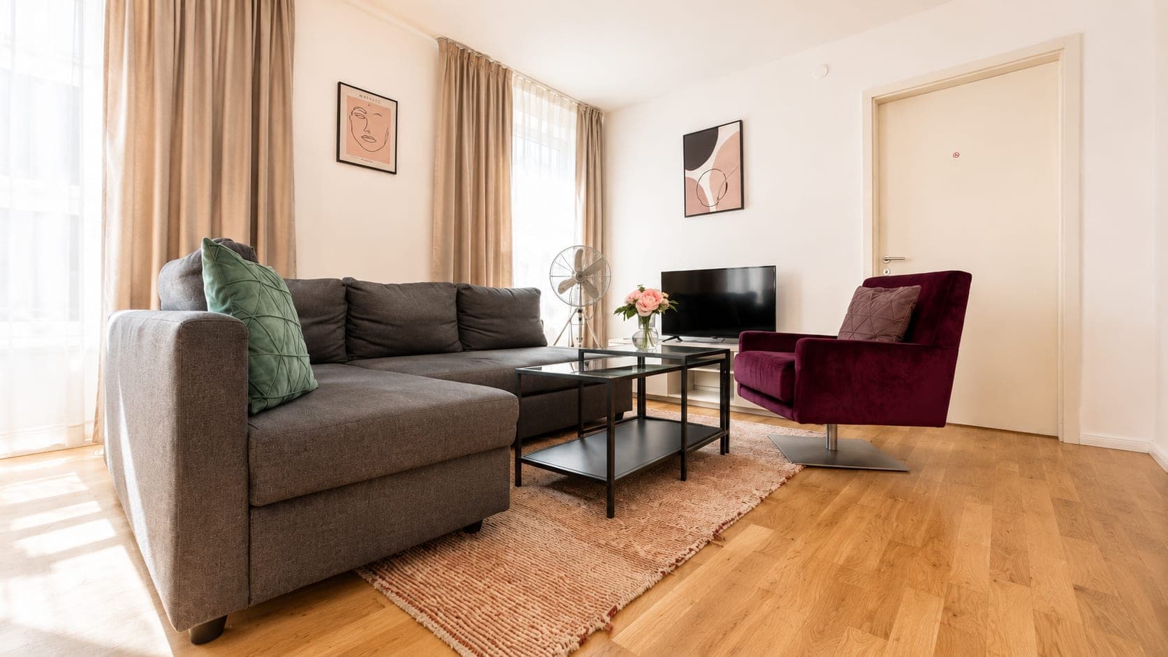 Living room in Flat 203, photograph 1 of 4