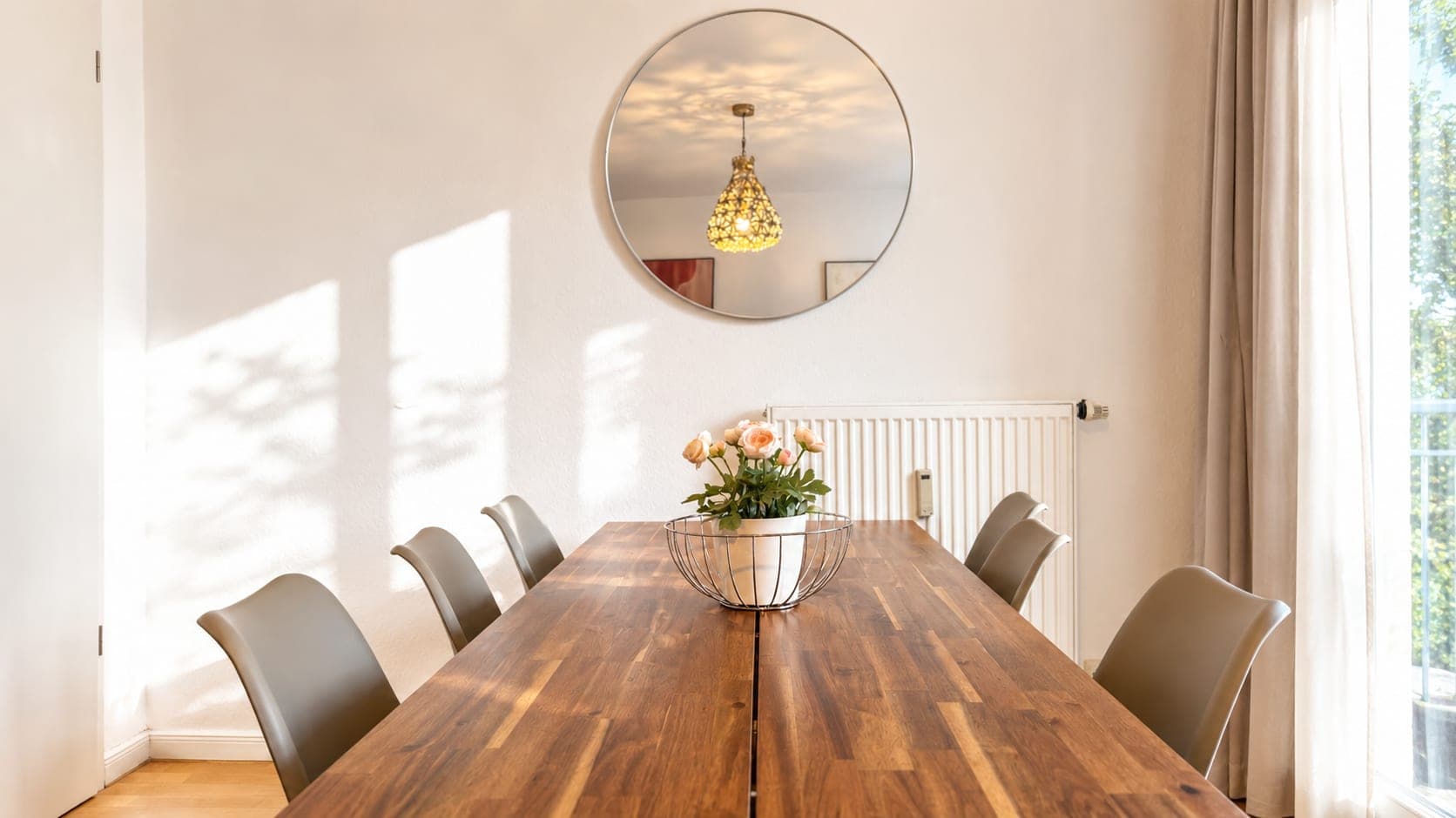 Dining area in Flat 2112