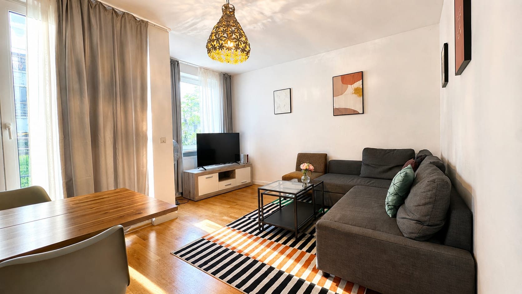 Living room in Flat 2112, photograph 2 of 3