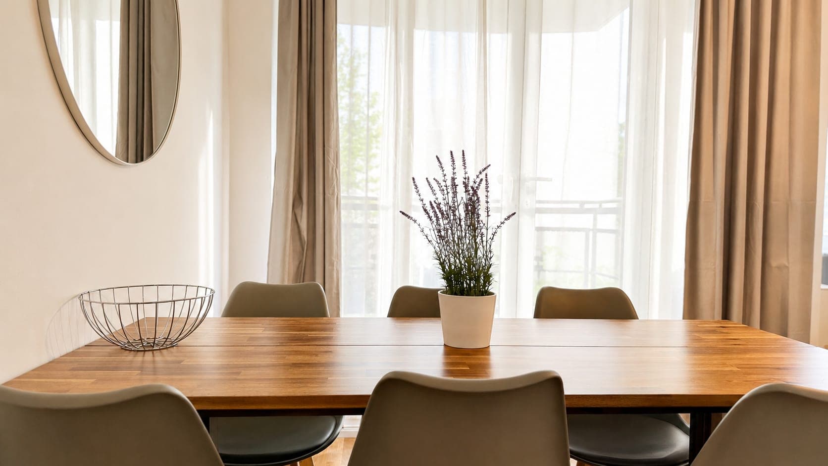 Dining area in Flat 2122