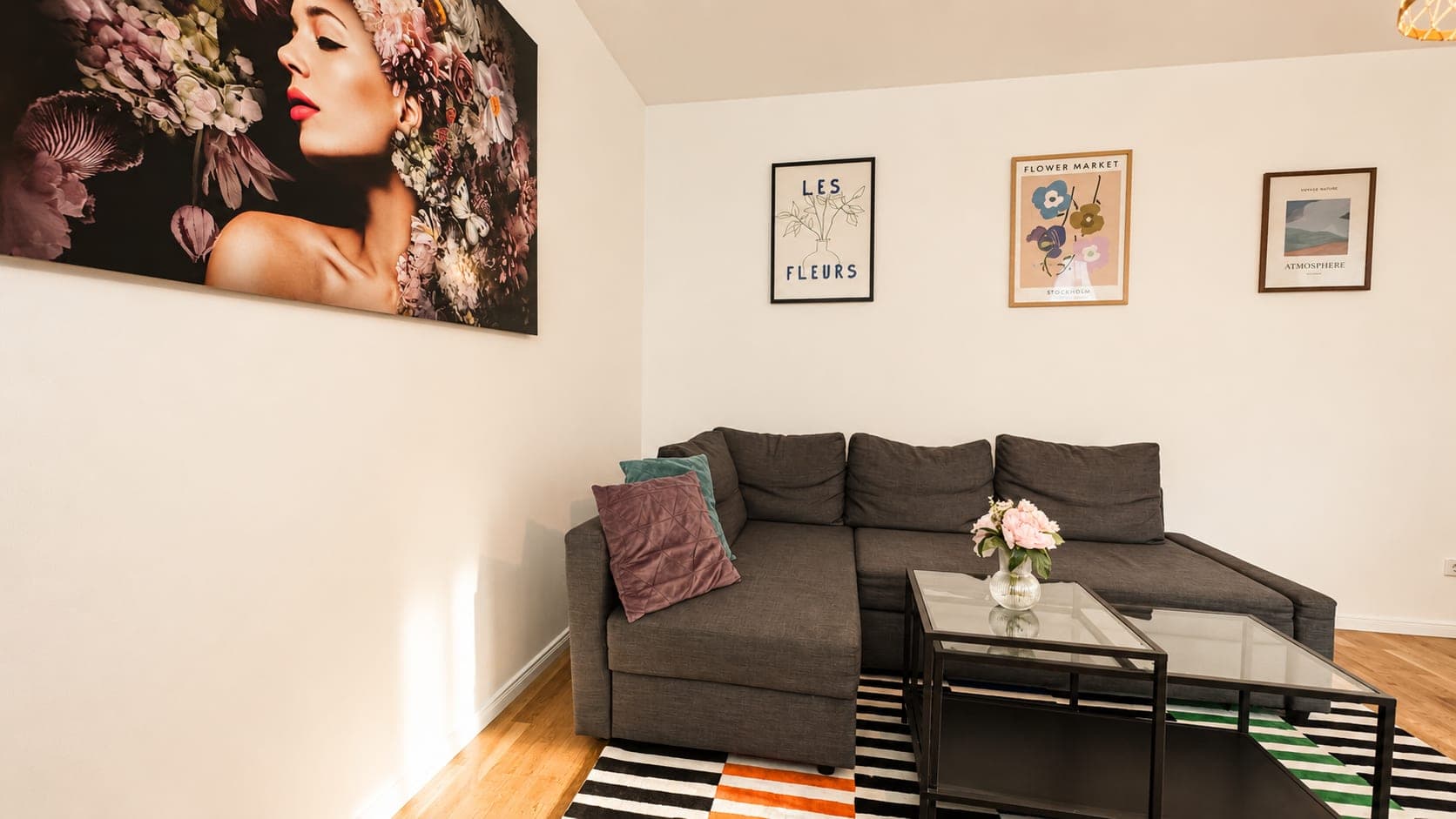 Living room in Flat 2122, photograph 2 of 3