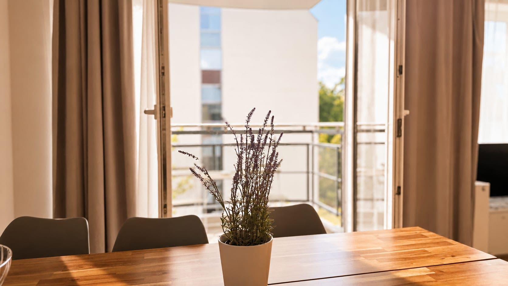 Dining area in Flat 2132