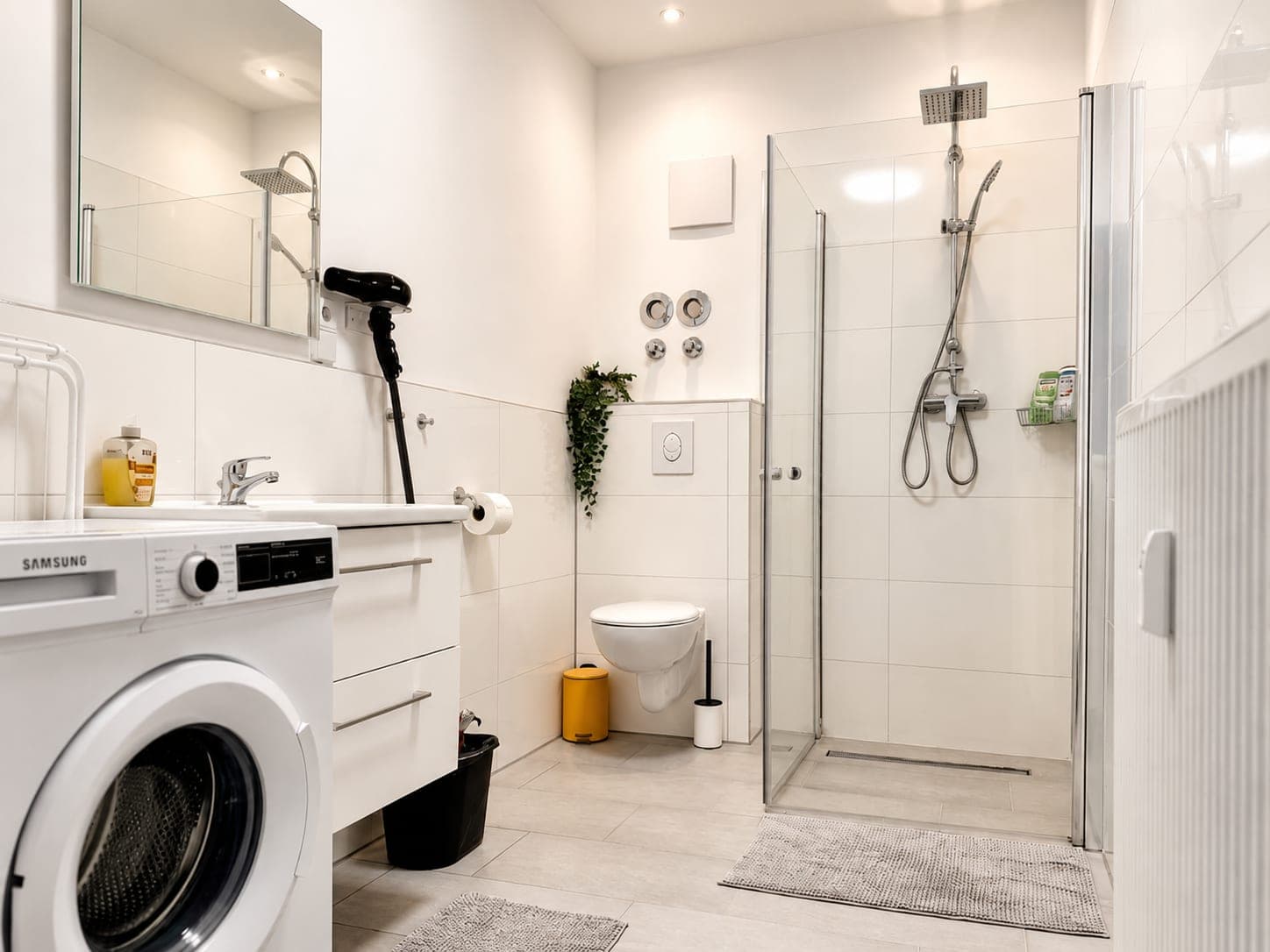 Bathroom in Flat 303, photograph 1 of 2