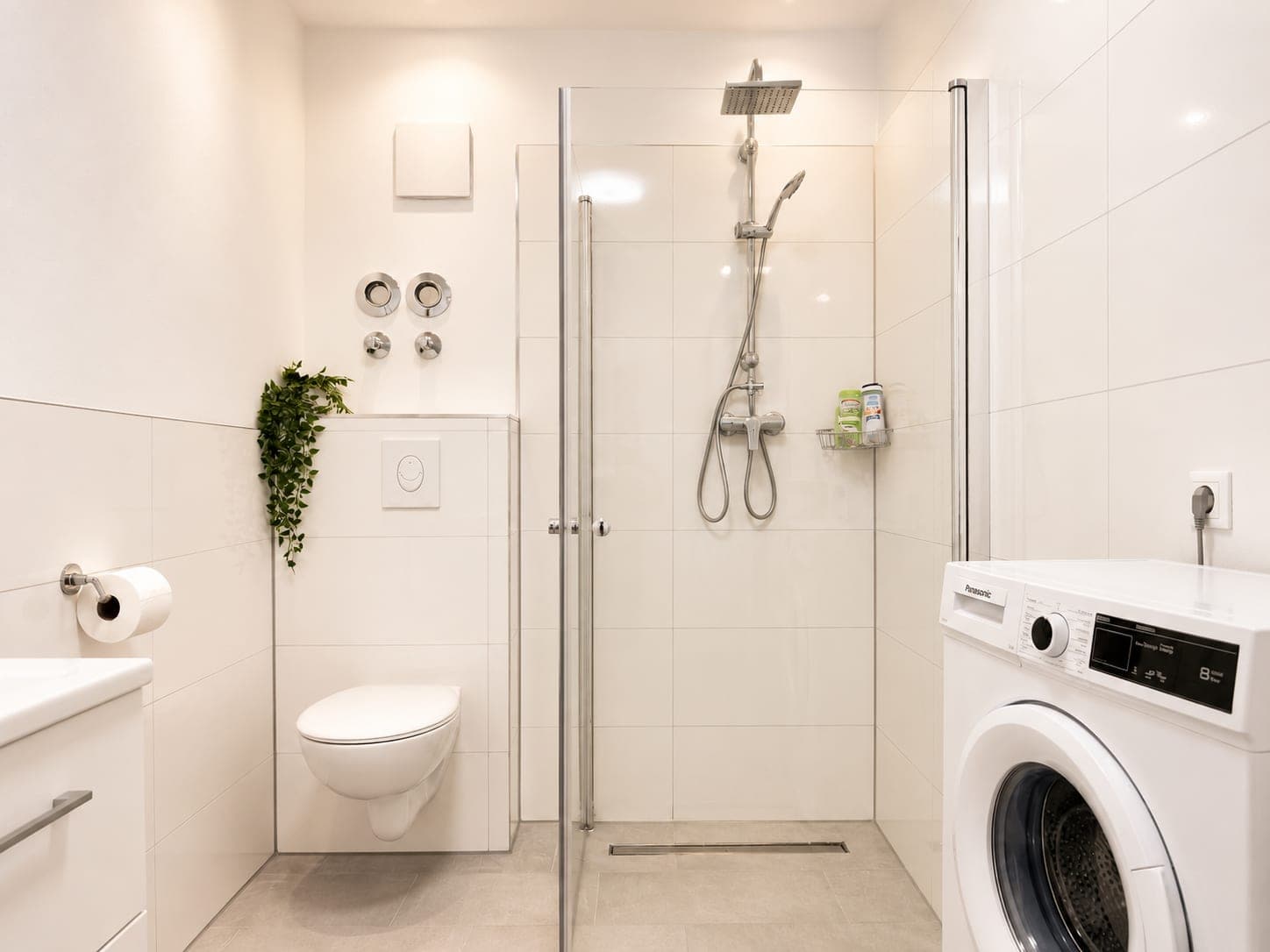 Bathroom in Flat 303, photograph 2 of 2