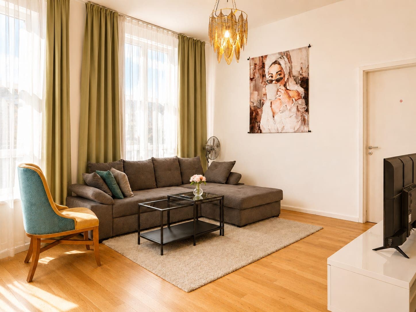 Living room in Flat 402, photograph 2 of 4