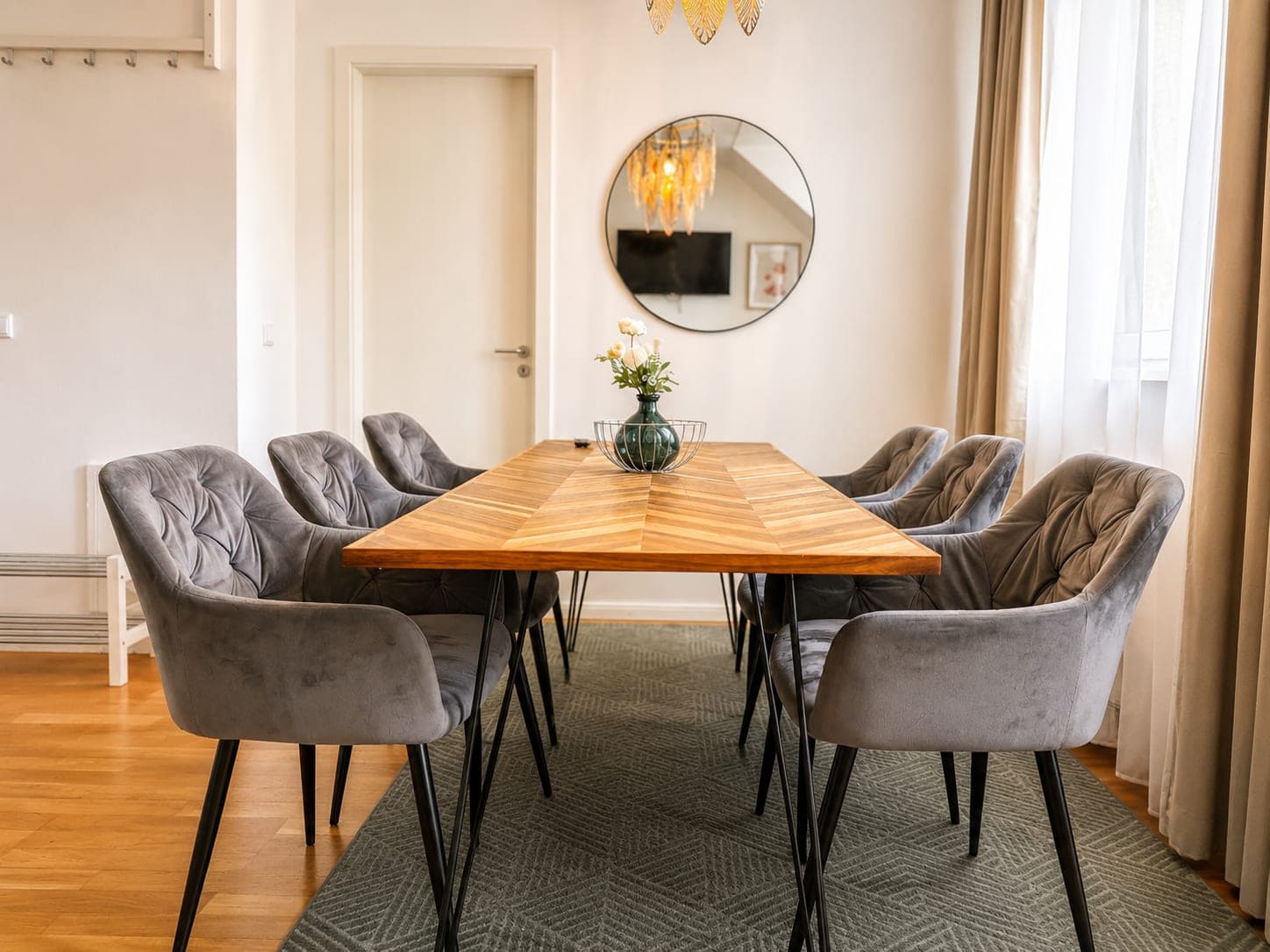 Dining area in Flat 501, photograph 1 of 4