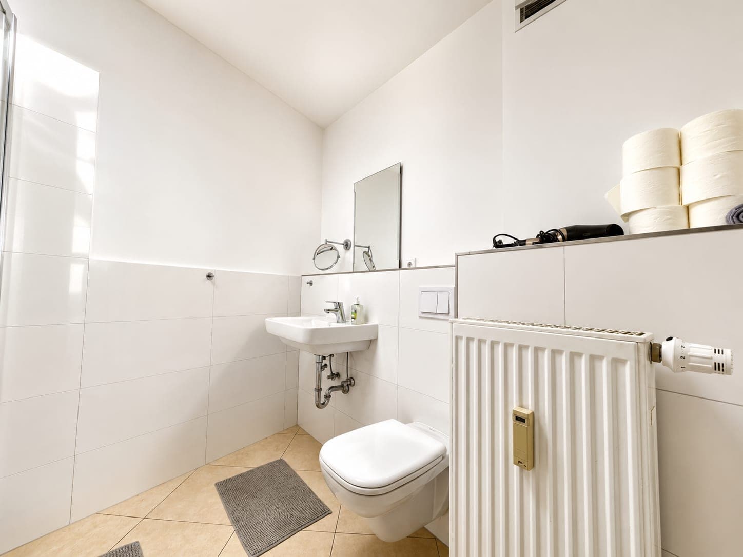 Bathroom in Flat 501, photograph 2 of 2
