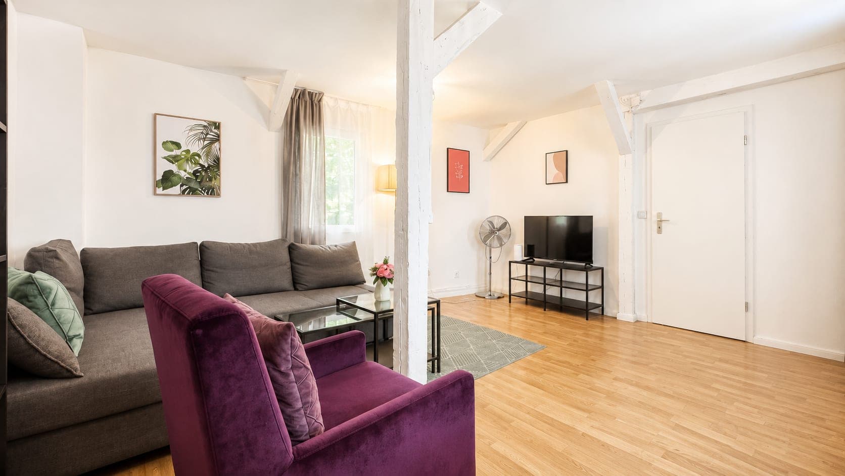 Living room in Prenzlauer Remise, photograph 2 of 5