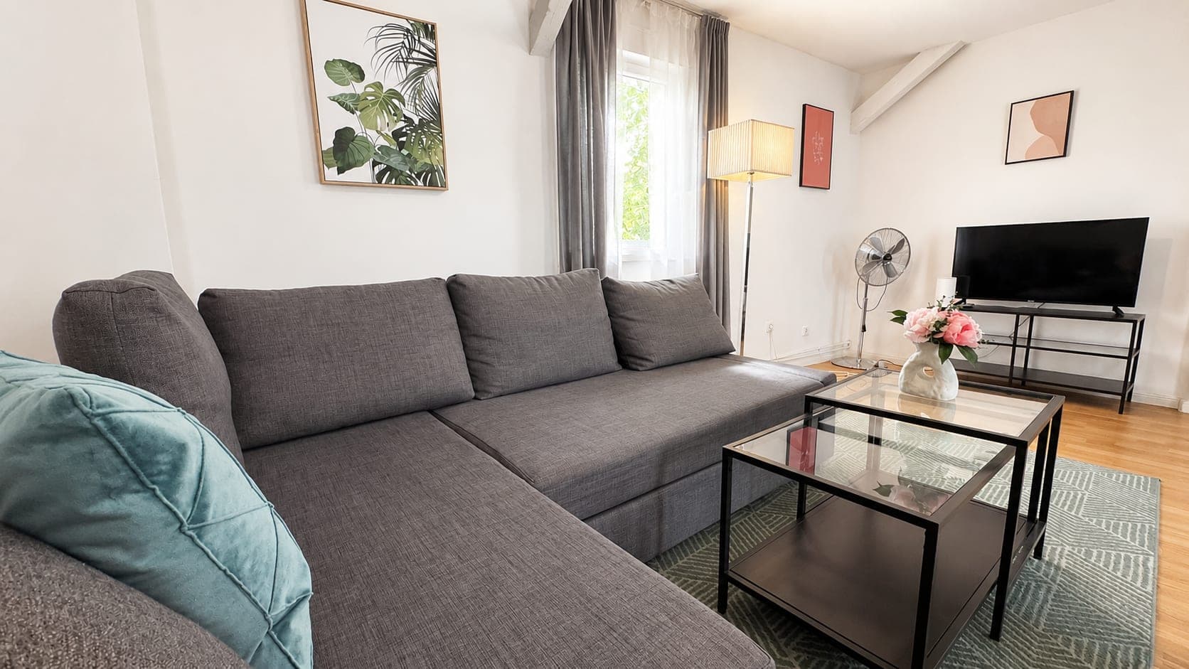 Living room in Prenzlauer Remise, photograph 4 of 5