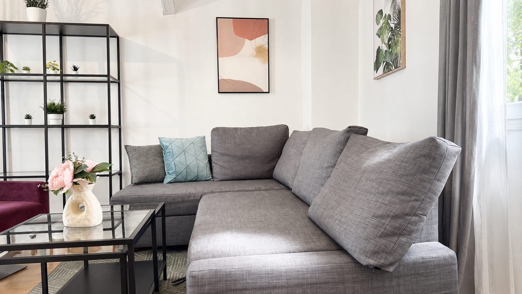Living room in Prenzlauer Remise, photograph 5 of 5