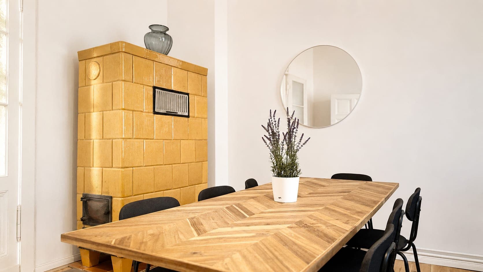 Dining area in Flat R3, photograph 2 of 4