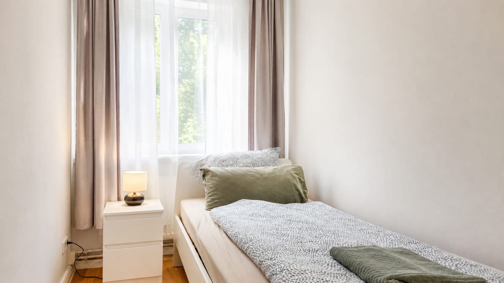 Bedroom 1 in Flat R4, photograph 1 of 2