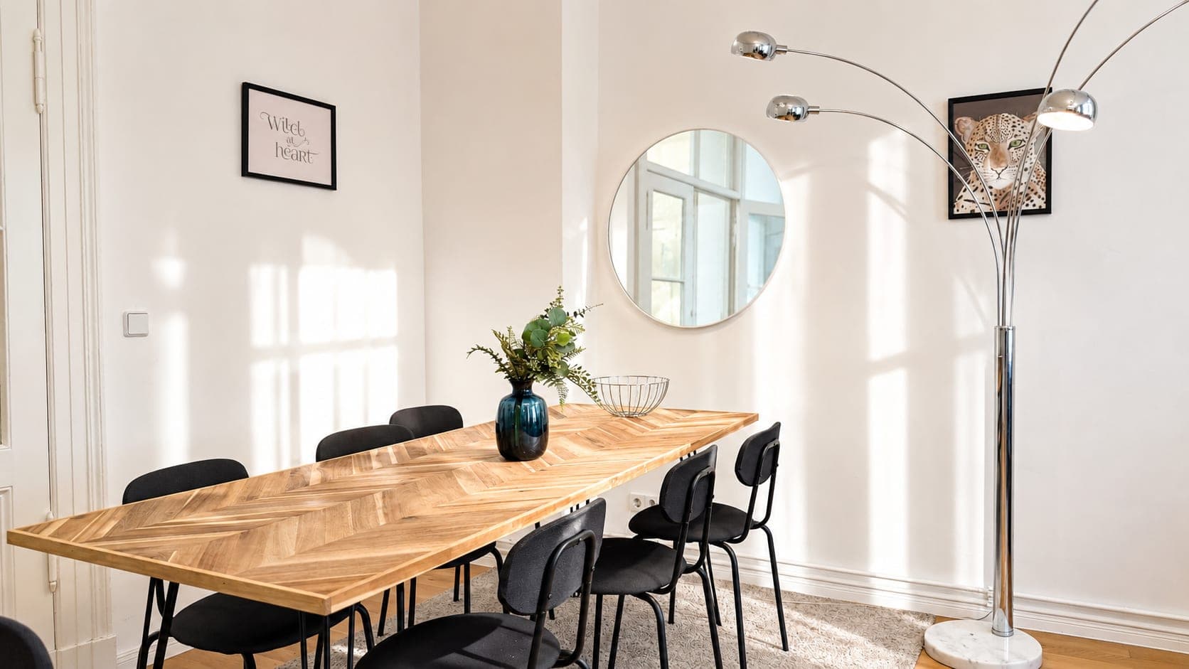 Dining area in Flat R4, photograph 1 of 4