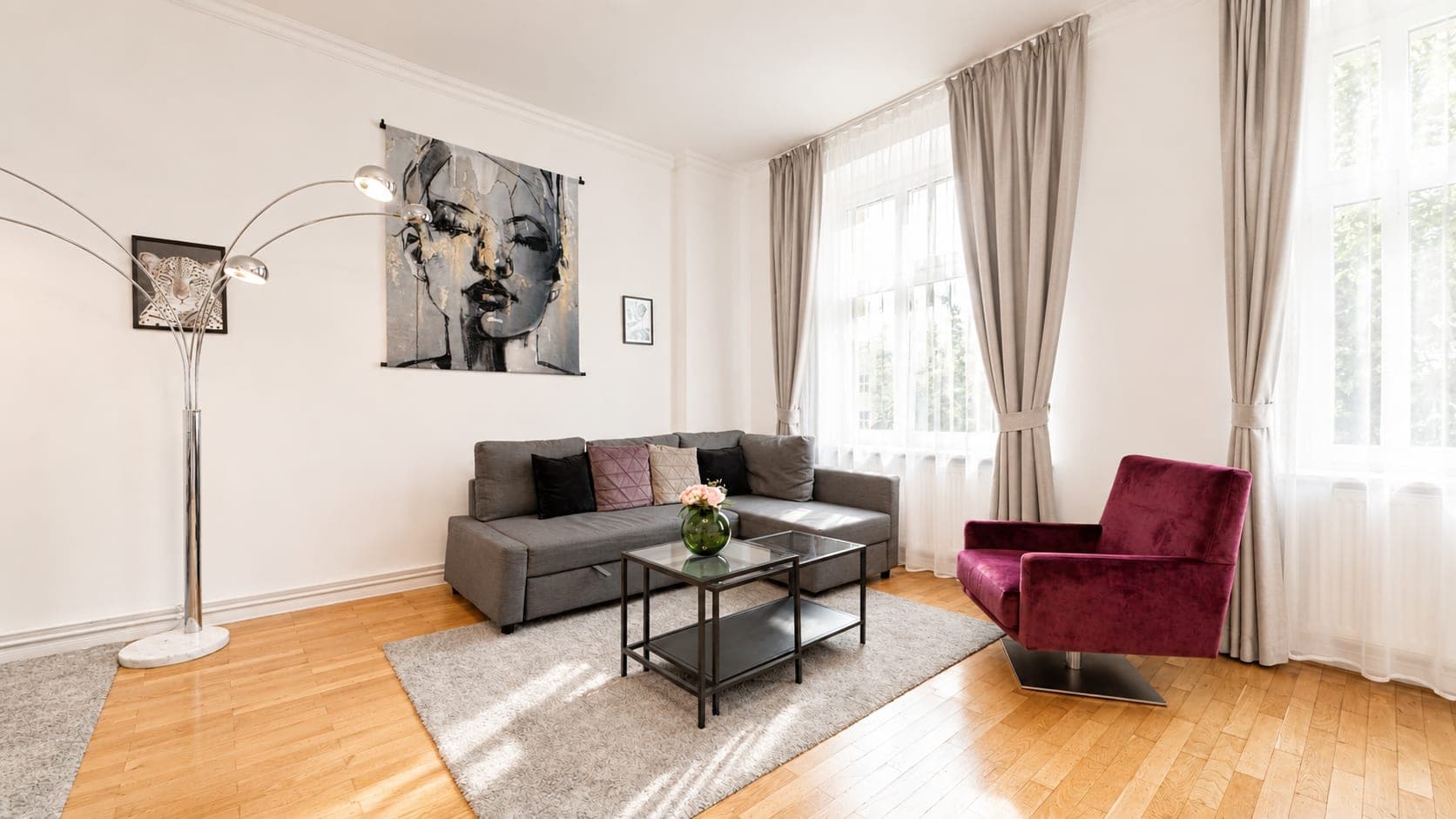 Living room in Flat R4, photograph 2 of 5