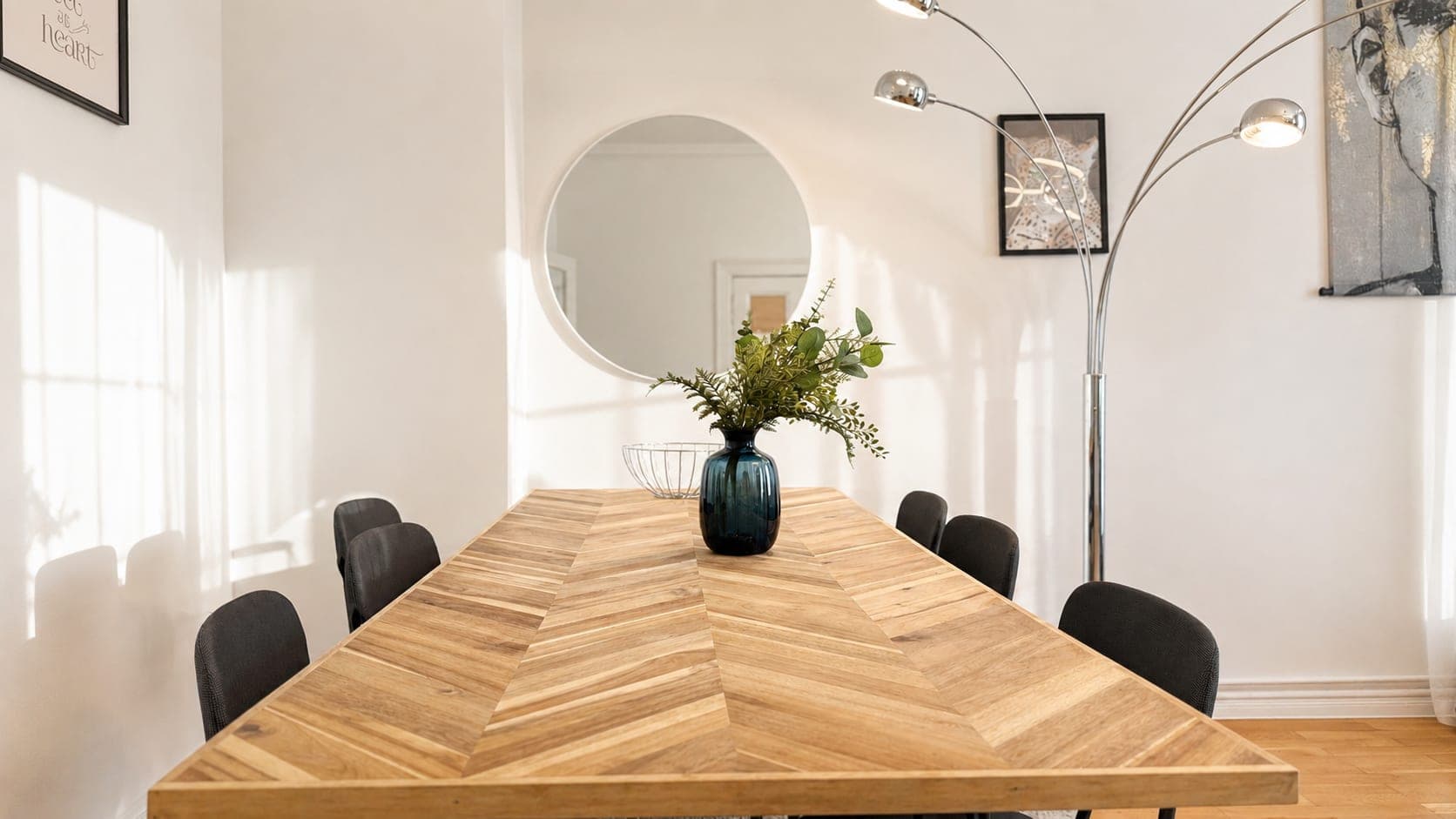 Dining area in Flat R4, photograph 2 of 4