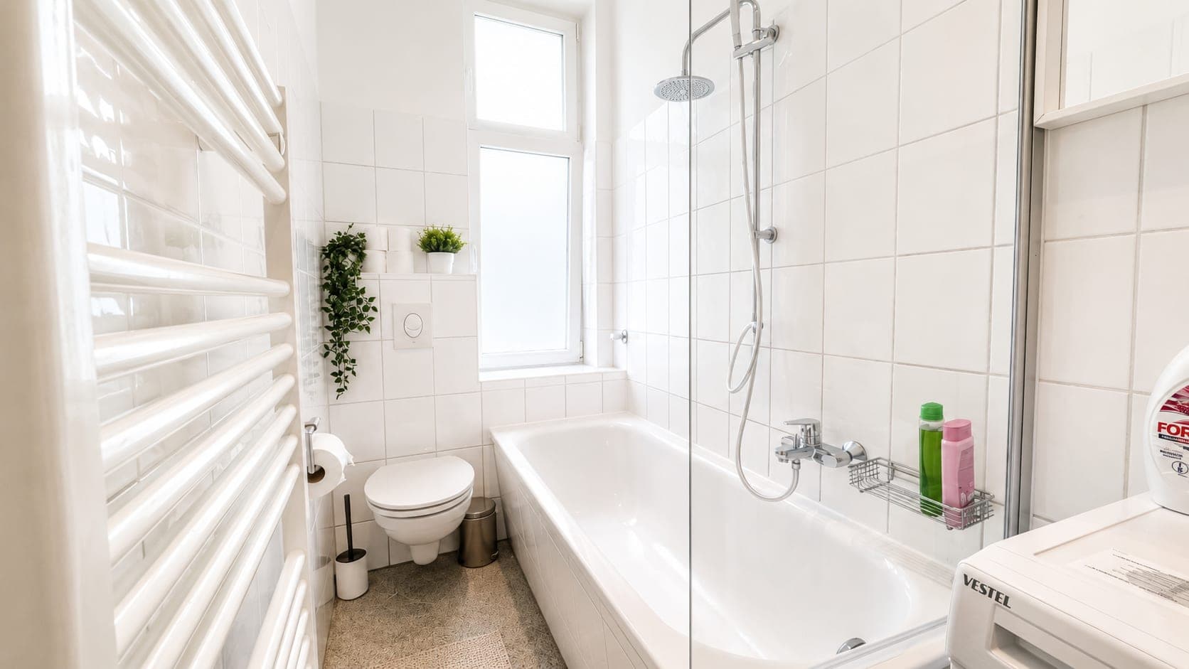 Bathroom in Flat R4, photograph 2 of 2