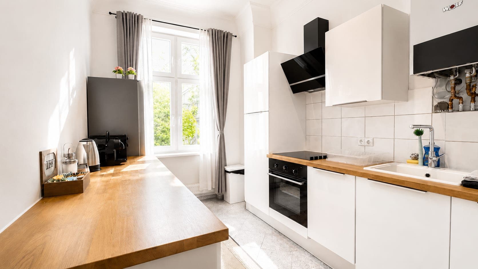 Kitchen in Flat R4, photograph 3 of 4