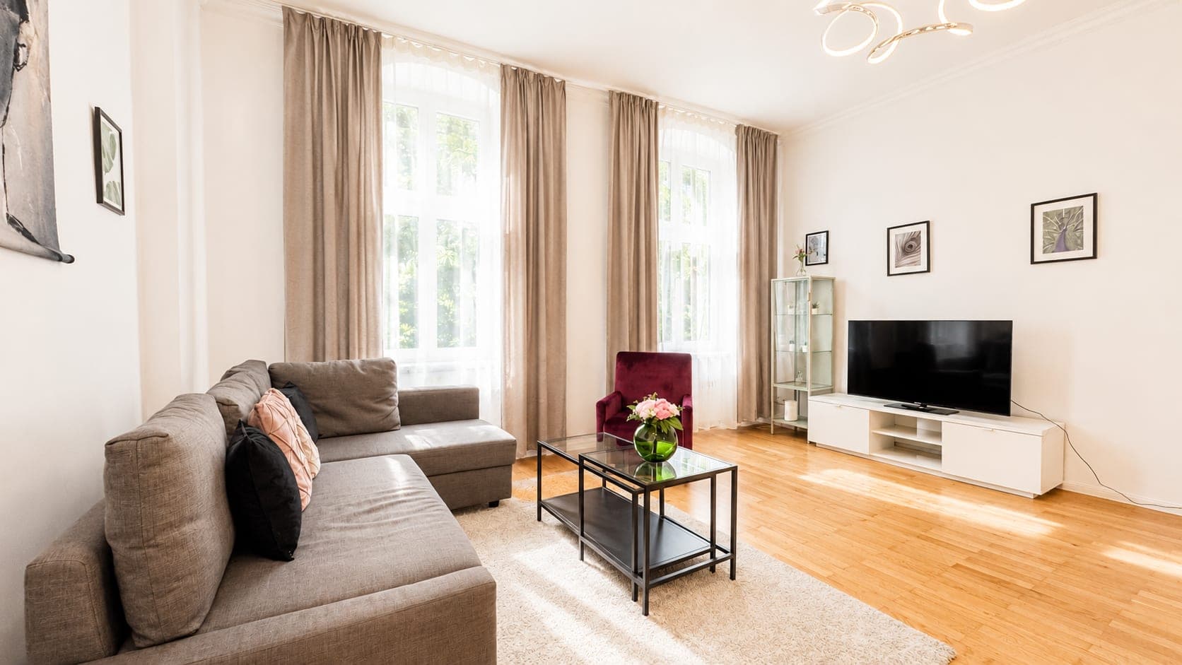 Living room in Flat R4, photograph 4 of 5