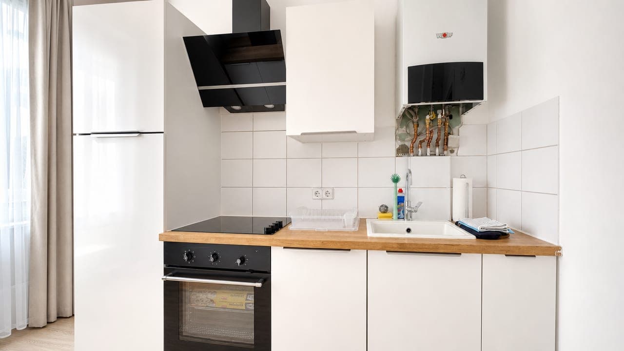Kitchen in Flat R4, photograph 4 of 4