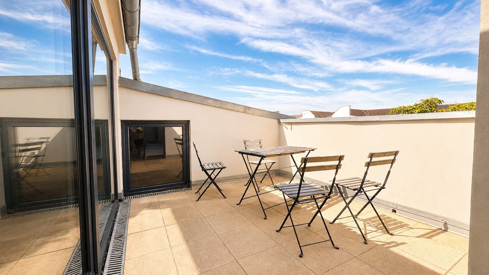 Balcony in Flat R5, photograph 1 of 2
