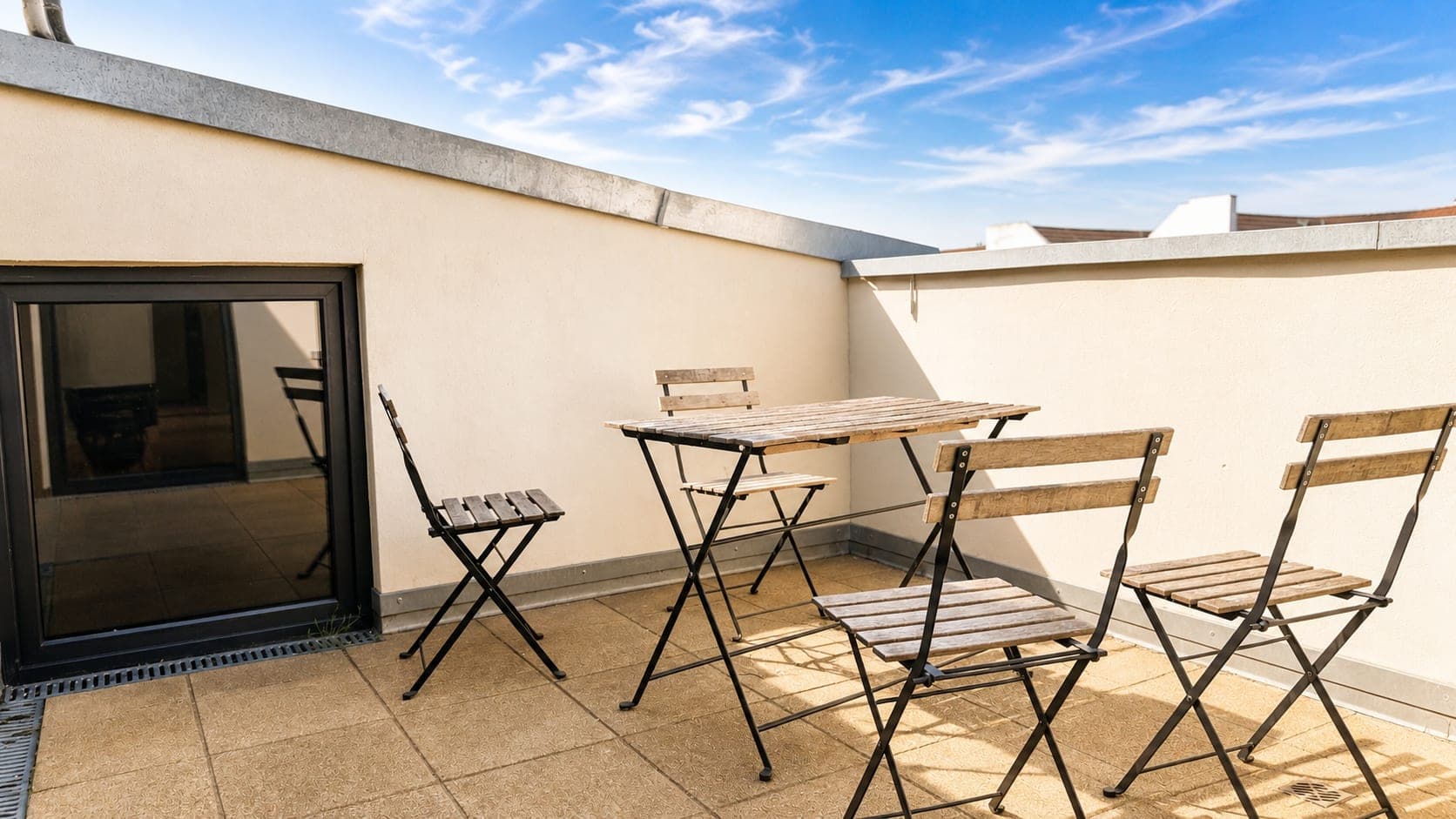 Balcony in Flat R5, photograph 2 of 2