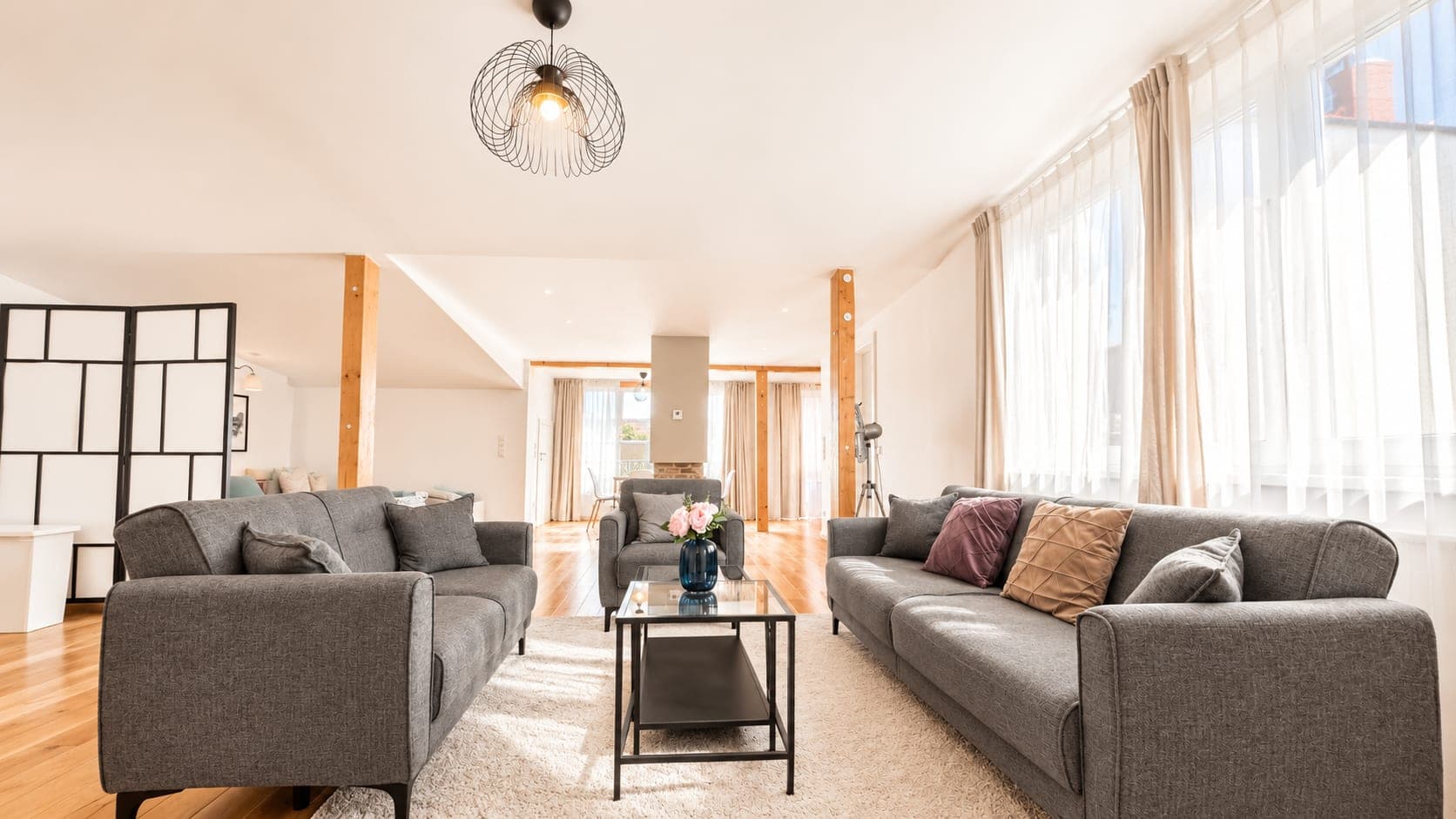 Living room in Flat R5, photograph 4 of 6