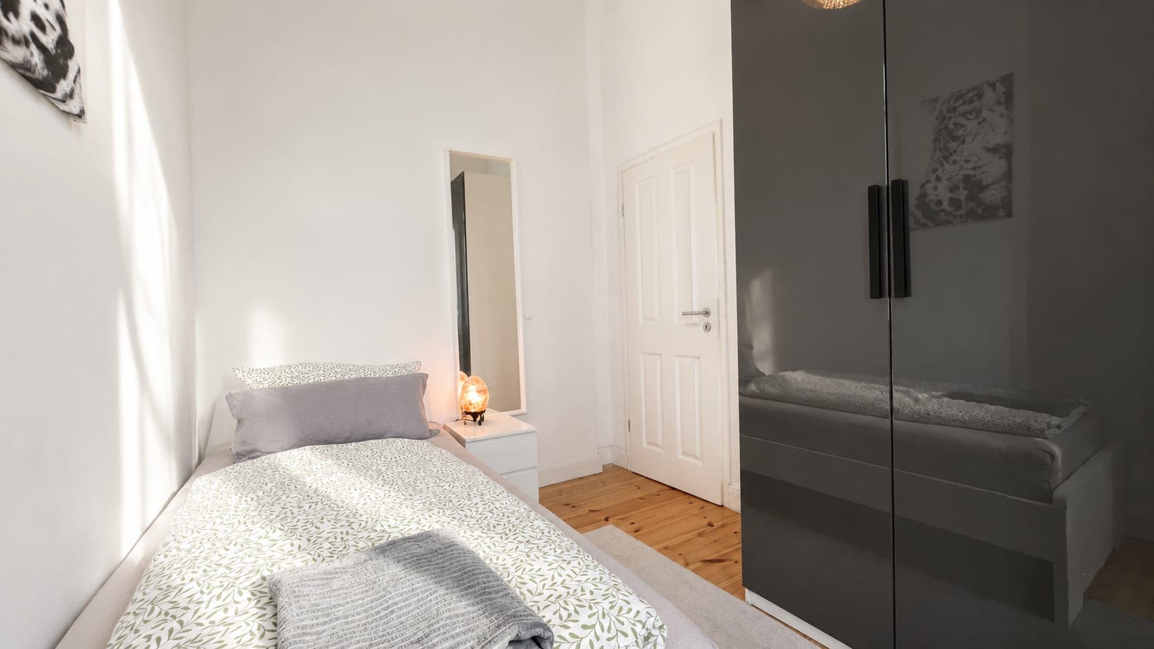 Bedroom 2 in Flat RL, photograph 1 of 3