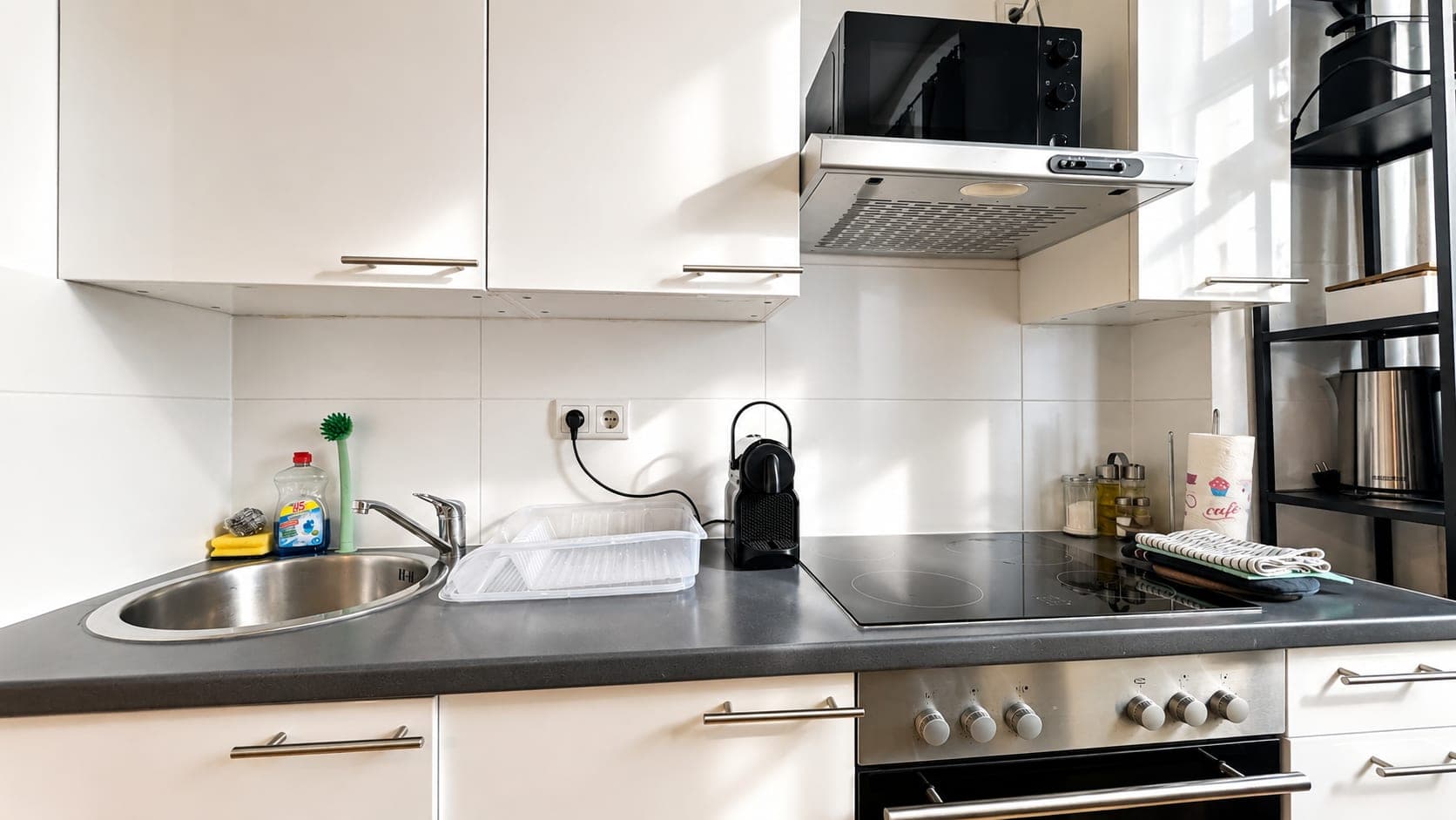 Kitchen in Flat RL, photograph 2 of 2
