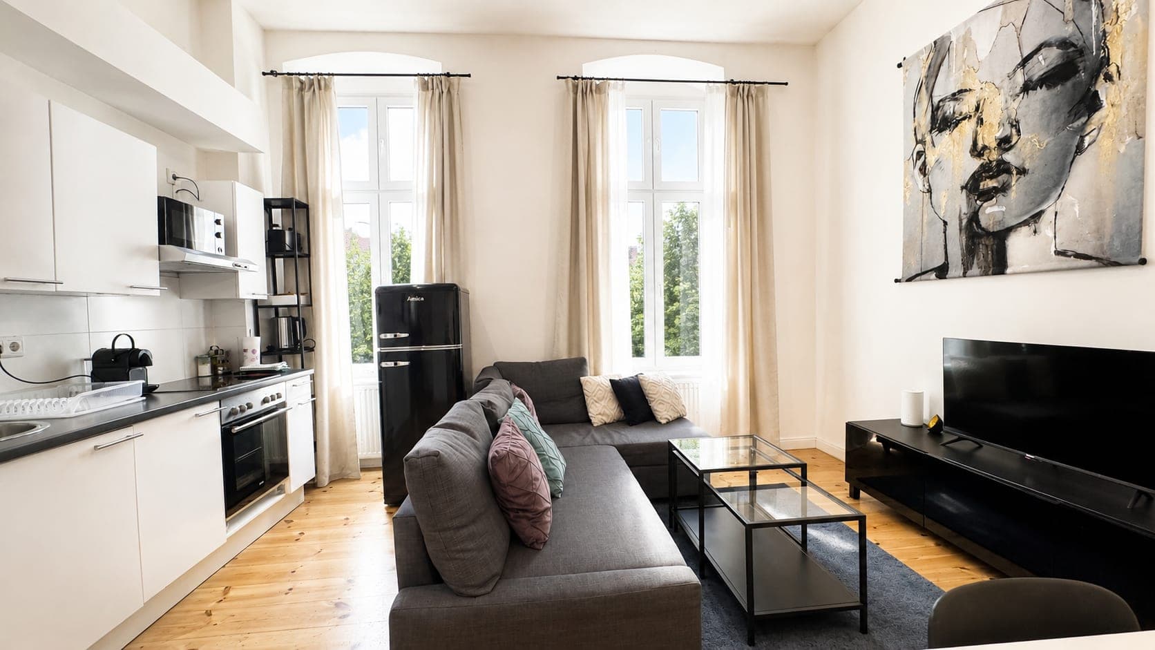 Living room in Flat RL, photograph 3 of 4